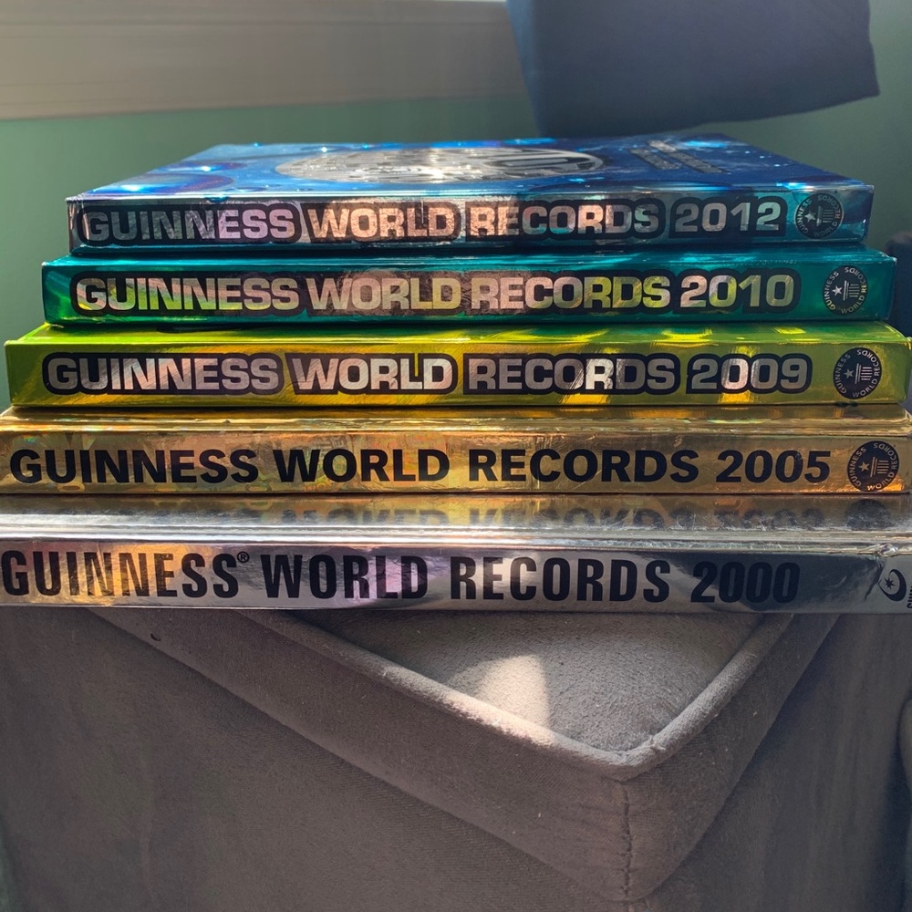 LOT (5): Guinness World Record Books